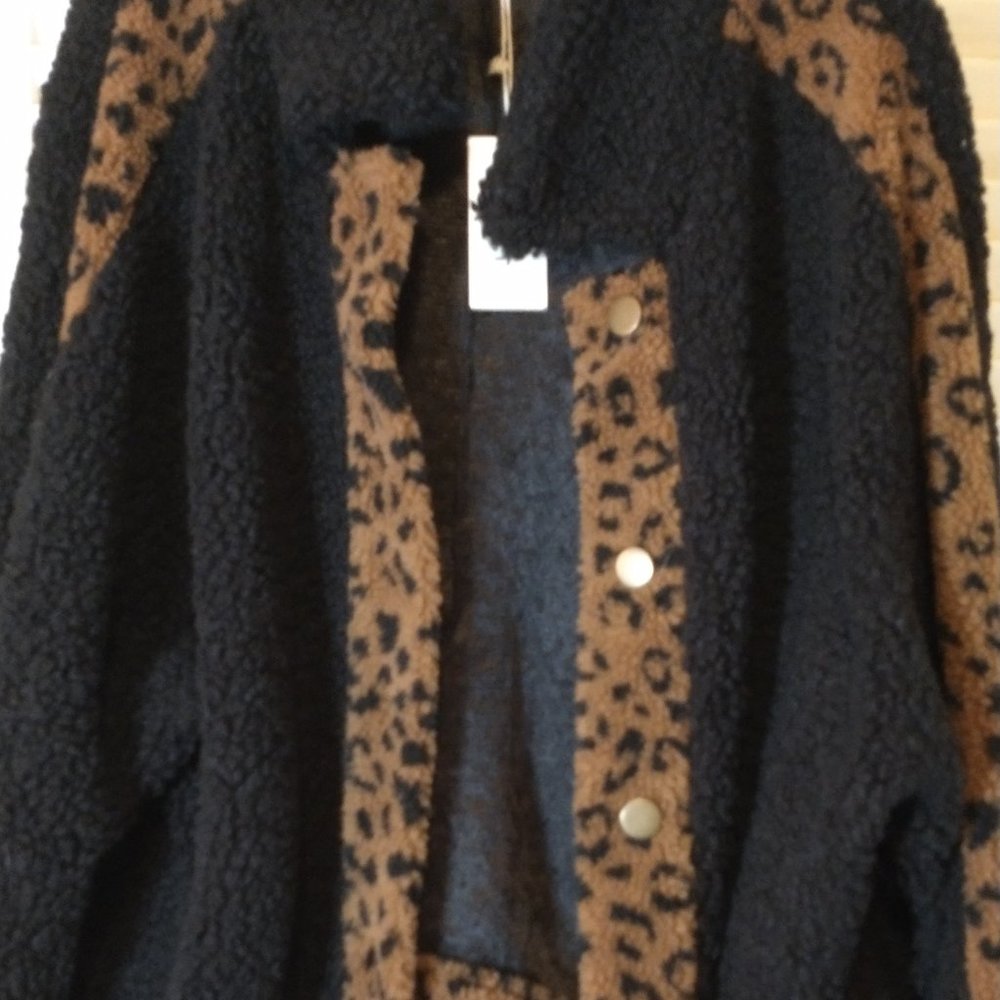 Ott black tan nubby faux lsherpa button jacket sz M/L roomy animal spots
